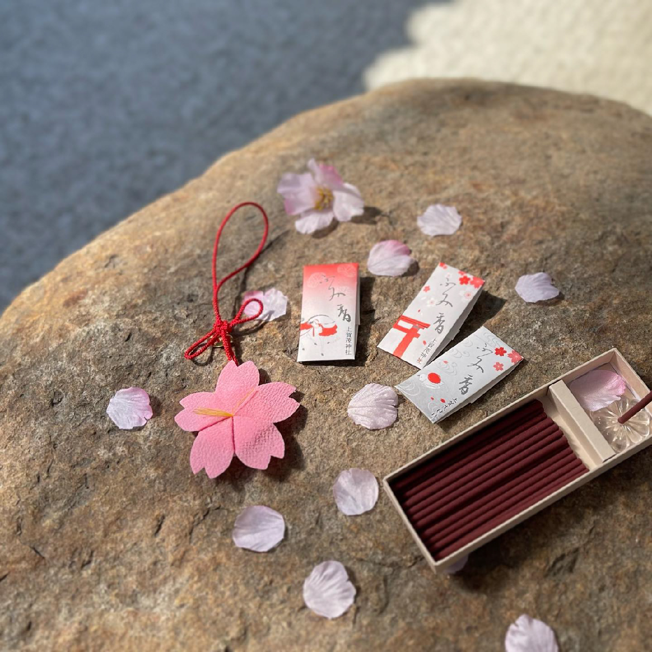 世界文化遺產的春日氣息～京都最悠久神社－上賀茂神社春限定櫻花香御守
